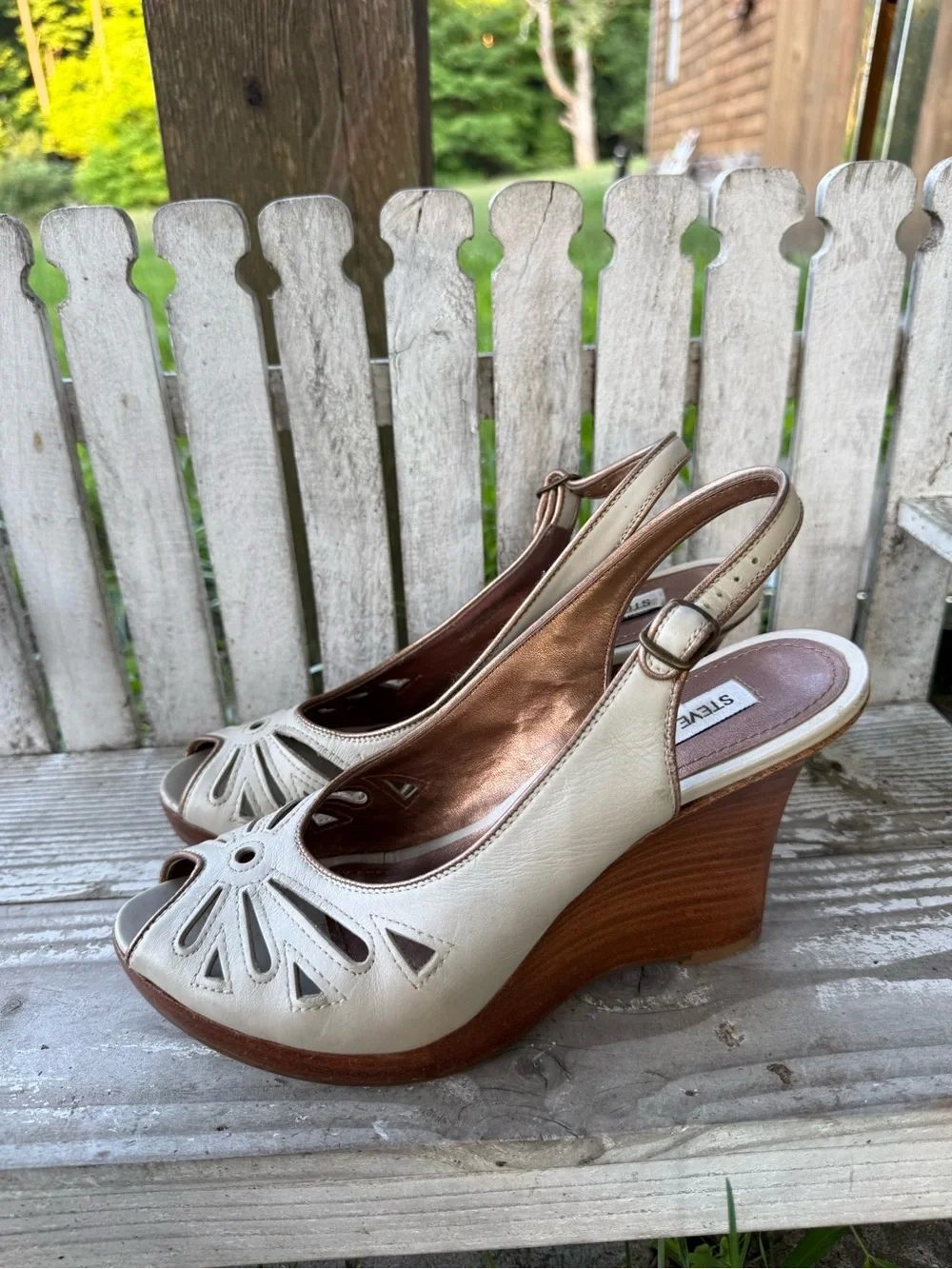 VTG Steve Madden “Agrie” Cream Slingback Wedge Sandals